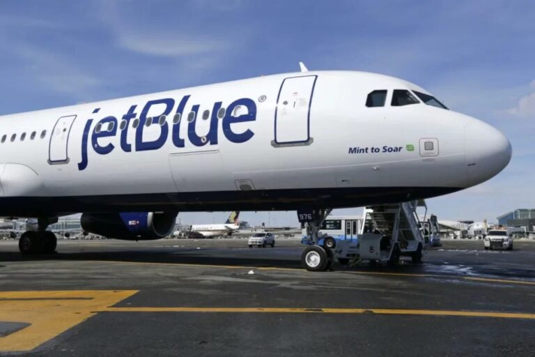 JetBlue suspende todos sus vuelos durante más de 30 minutos