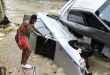 Abinader habla en el COE sobre asistencia a afectados por lluvias; confirman una niña fallecida
