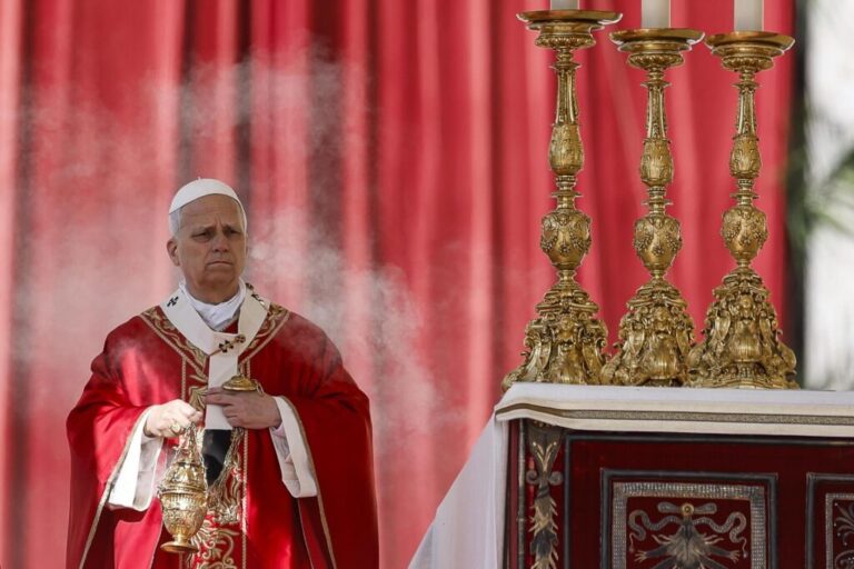El papa pide rezar en Semana Santa 