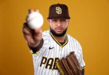 Un solo dominicano abrirá este jueves en MLB: Randy Vásquez sube al montículo por los Padres