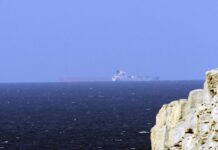 Irán reimpone un "control estricto" sobre el estrecho de Ormuz por el bloqueo de EE.UU.