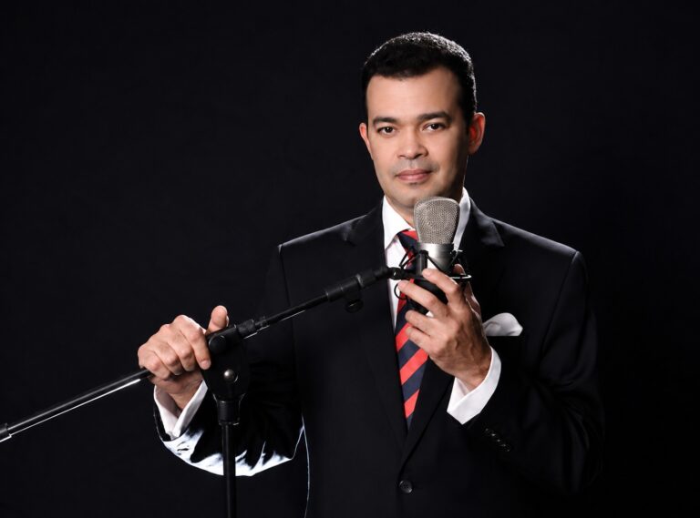 Muere Alex Bueno, una de las voces más melódicas del merengue y la bachata