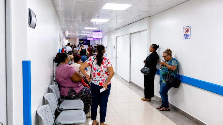 Al menos 50 familiares del exdirector del Oncológico del Cibao figuraban en la nómina sin funciones