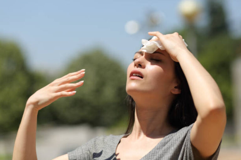 Onda tropical y vaguada provocan lluvias este sábado; sigue el calor extremo