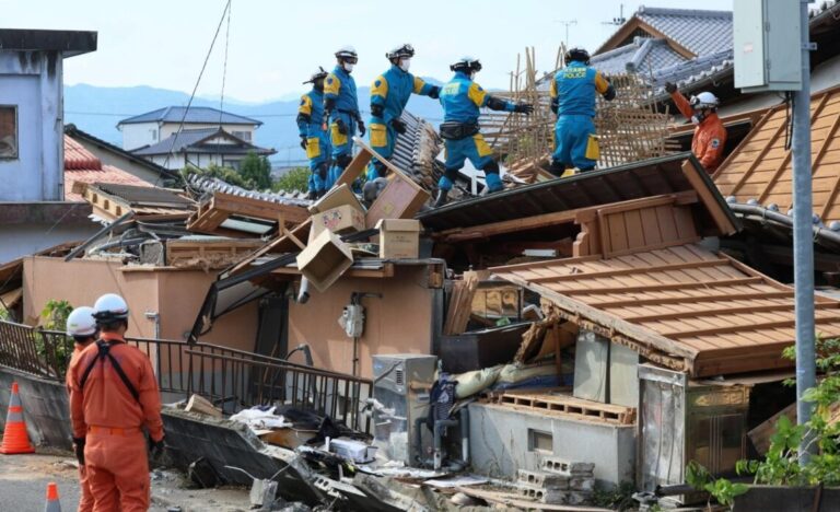 Se elevan a 34 los muertos por el terremoto en Japón