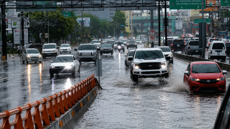Vaguada y nueva onda tropical provocarán aguaceros; mantienen 11 provincias en alerta