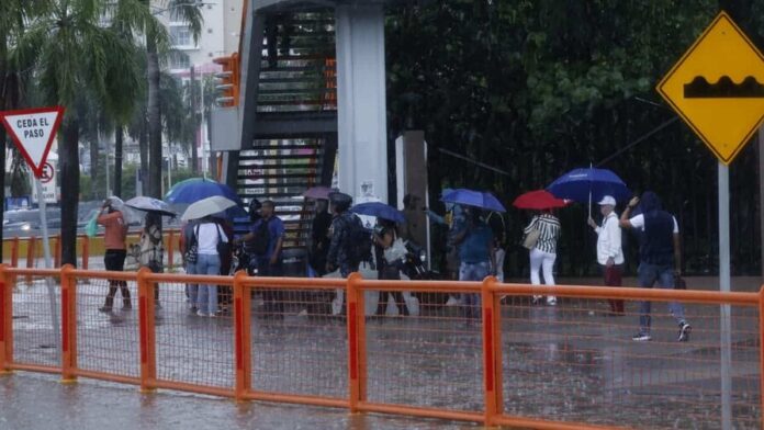 preven-aguaceros-tormentas-electricas-en-el-clima-en-rd-1a160f6a-focus-0-0-896-504 (1)